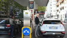 Guerra dei prezzi sui carburanti: le pompe bianche denunciano il caos | E scatta la protesta dei pescatori