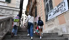 Scuola, Mattarella firma il decreto: dentro il tetto agli stranieri, il "divieto di burqa" e i nuovi licei tecnologici