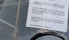Furti di carburante dalle auto in sosta: allarme in via Giacomo Leopardi