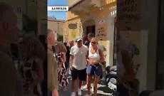 Totti, colazione a Taormina tra selfie e granite: il video