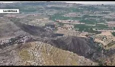 La collina di Avola il giorno dopo il devastante incendio. Le immagini dal drone 