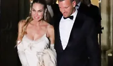 Il s&igrave; di Ilary Blasi con Bastian M&uuml;ller dopo la mezzanotte. L'ironia social: "I soldi aprono tutte le porte a qualunque ora!"