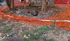 Piazza Jolanda a Catania: rifiuti e cassonetti rubati trasformano lo spazio in un immondezzaio
