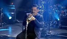 Roy Paci sospende il tour: "Serve un intervento chirurgico e tempo per recuperare"