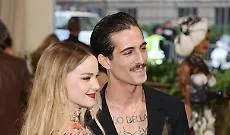Damiano David e Dove Cameron, il "s&igrave;" a Montalcino: e i fan sognano la reunion dei Maneskin