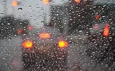 Forte temporale in citt&agrave; e in provincia: strade allagate, alberi crollati e automobilisti soccorsi