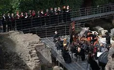 CAVALLERIA RUSTICANA E IL CINEMA DI VISCONTI: L&rsquo;OPERA VERISTA SI FA SET AL TEATRO ANTICO DI CATANIA