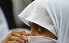 Scuola, stop al volto coperto: divieto del burqa e sanzioni da 200 a 1.000 euro
