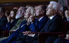 Problemi tecnici durante la proiezione, termina in anticipo la prima del film di Biagio Conte a Palermo con Mattarella