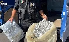 Maxi sequestro di stupefacenti, tre catanesi arrestati in flagranza: i 210 chili di droga valevano 4,5 milioni di euro