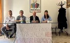 "Separata" dalla sorellina: &laquo;I nostri genitori hanno deciso di dividersi non noi&raquo;. Il padre pronto ad andare in Procura