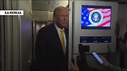 Trump sbotta contro una giornalista per una domanda su Epstein: &laquo;Stai zitta, cicciona&raquo;. Il video