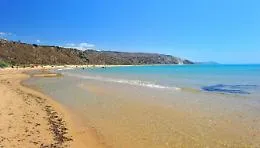 In Sicilia sette spiagge "dedicate" al nudismo: la pi&ugrave; nota &egrave; Torre Salsa