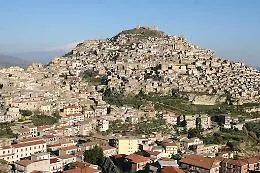 Strade, nell'Ennese la Salerno-Reggio Calabria in "salsa sicula"