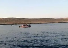 Lampedusa, in una notte arrivati 16 barchini e 260 migranti