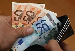Licata, trova portafogli con all'interno oltre mille euro e lo consegna al legittimo proprietario