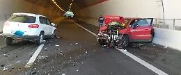 Auto contromano sulla Ct-Sr investe due veicoli: tre i feriti