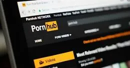 Sordo fa causa a PornHub: i video non hanno i sottotitoli