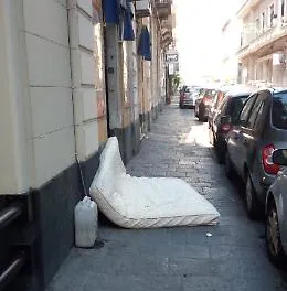 Catania: "L'incivilt&agrave; non ha limiti!"