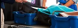 Aeroporto, "mani lunghe" su vaschette portaoggetti: attenzione durante i controlli di sicurezza!