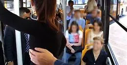 Palpeggia donna su bus, senzatetto di origini catanesi arrestato a Roma