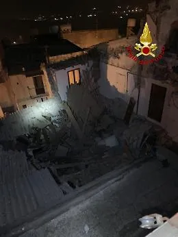 Caltagirone, 30 sfollati per il crollo in centro storico: aperta un'inchiesta