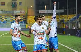 Il Catania batte un colpo e vince con la Cavese