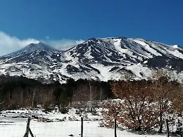 Linguaglossa: Etna innevata sul Monte Baracca