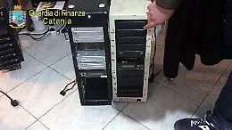 Catania, nella centrale della masterizzazione erano gi&agrave; pronti i Cd di Sanremo
