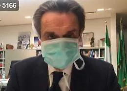 Coronavirus, Fontana in autoisolamento: &laquo;Mia collaboratrice &egrave; positiva&raquo;