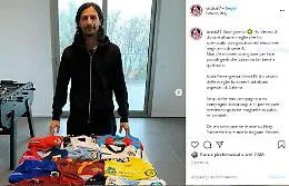 La maglia del Papu Gomez all'asta per finanziare gli ospedali di Catania