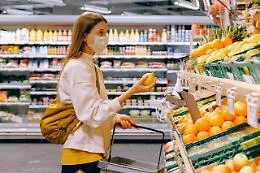 Dall'ortofrutta alle mascherine, sciacallaggio sui prezzi a Catania: sindacati e consumatori chiedono pi&ugrave; controlli