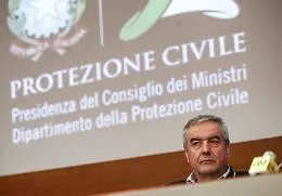 Emergenza coronavirus: blindati fino a Pasquetta? Borrelli: &laquo;No, a casa anche il Primo maggio&raquo;