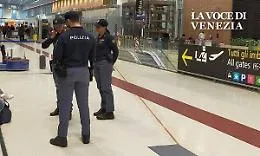 Coronavirus, &laquo;Mio nipote sta tornando dal Nord&raquo; e avvisa la Polizia