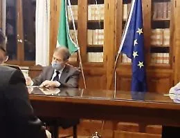 Coronavirus, Musumeci firma nuova ordinanza: ecco cosa &egrave; consentito da oggi