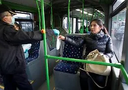 Pi&ugrave; smart working, doppi turni al lavoro, bus limitati: come sar&agrave; la &ldquo;fase 2&rdquo;