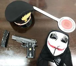 Patern&ograve;, fermato durante i controlli con un maschera da joker