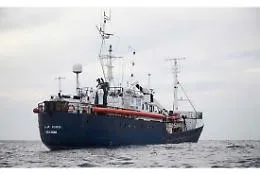 Migranti, la Alan Kurdi al largo di Termini Imerese in attesa di sbarcare