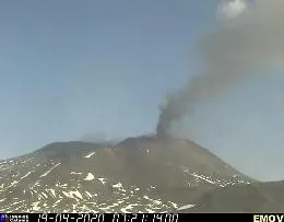 L'Etna &egrave; in eruzione, fontane di lava e intensa emissione di cenere