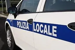 Licata, investe motociclista, che riporta ferite lievi, e si d&agrave; alla fuga