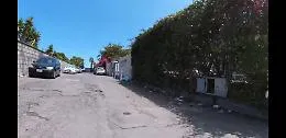 Aci Castello, via T. Mauro: buca di un metro nel manto stradale