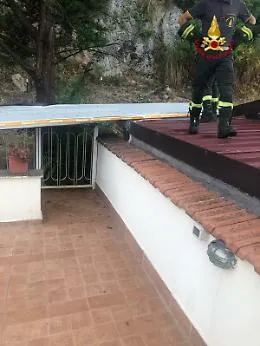 Bomba d'acqua e tromba d'aria tra Scordia e Ramacca, scoperchiata casa di riposo