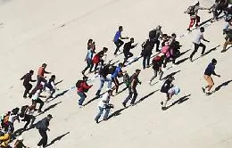Migranti, Musumeci accusa il Governo
&laquo;Sicilia trattata come una colonia&raquo;