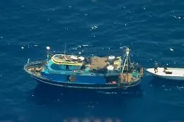Migranti: sequestrata ad Agrigento nave madre, fermati 23 tunisini