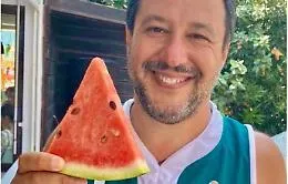 Salvini dal Papeete rilancia: &laquo;Torneremo al governo e blinderemo i porti&raquo;