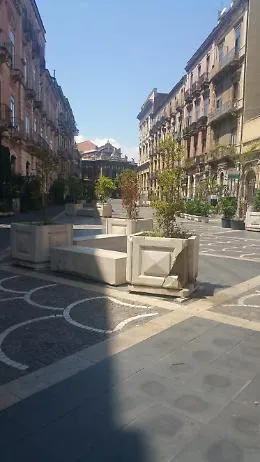 Degrado assoluto in una delle vie pi&ugrave; importanti di Catania