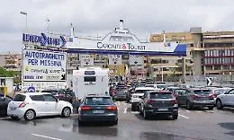 Traffico intenso per entrare in Sicilia: 4 ore di attesa ai traghetti