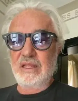 Briatore torna su Instagram: &laquo;Ancora in isolamento, ma pronto a ricominciare&raquo;