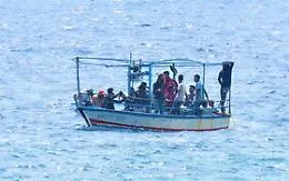 Lampedusa, arrestati due tunisini per favoreggiamento dell'immigrazione clandestina