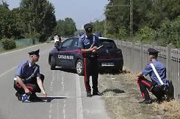 Fa retromarcia con l'auto e uccide la nipotina di un anno e mezzo